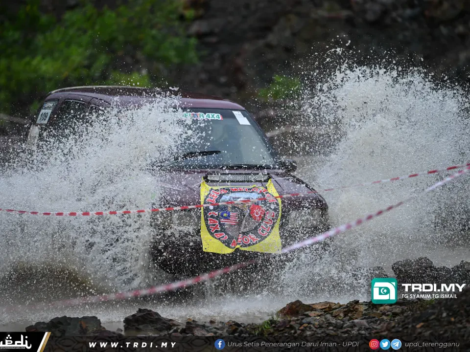 Yb Ustaz Fahdli Rahmi (Timbalan Exco) menyempurnakan Majlis Perasmian Penutup Malaysiaactive@Motosports Cabaran 4x4 KBS Peringkat Zon Timur 2023 bertempat di Litar Bukit Datu.