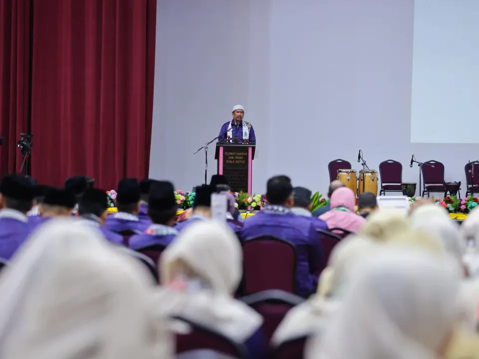 Pelajar SMIDI Guna Tablet Mulai Tahun Hadapan