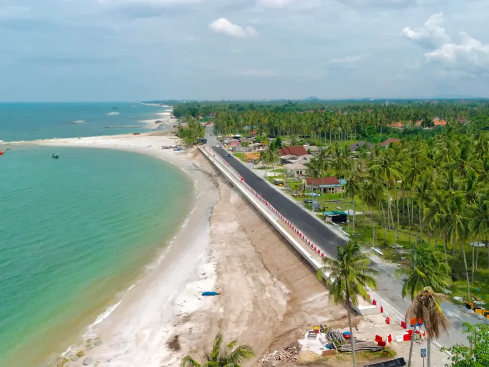 Jalan Batu Rakit Runtuh 99 Peratus Siap Dibaiki