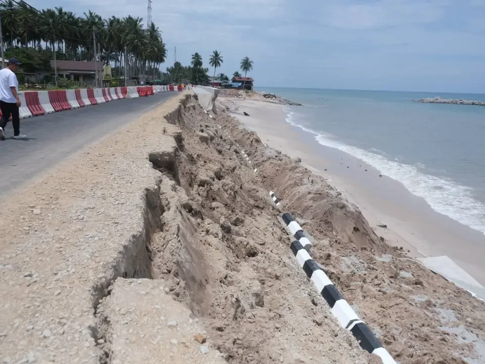 Runtuhan Jalan Batu Rakit Tanggungjawab Kontraktor – JKR