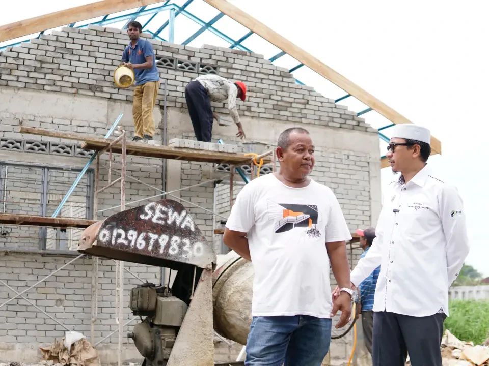 Khalil Pantau Pembinaan Rumah PPRT Di Batu Burok