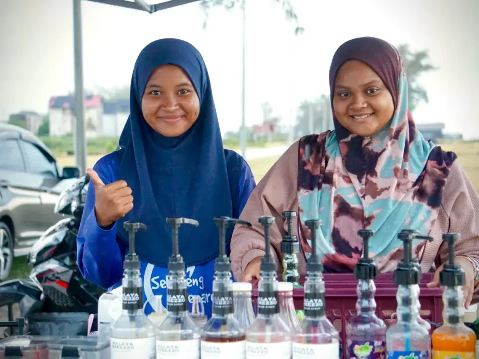 Dua Anak Muda Sasar Kedai Kopi Sebaris Jenama Tersohor