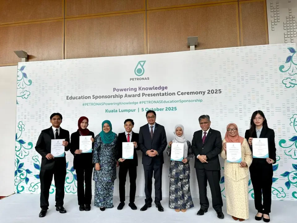 Pernah Pinjam Sabun, Anak Terengganu Buktikan Kemiskinan Bukan Halangan