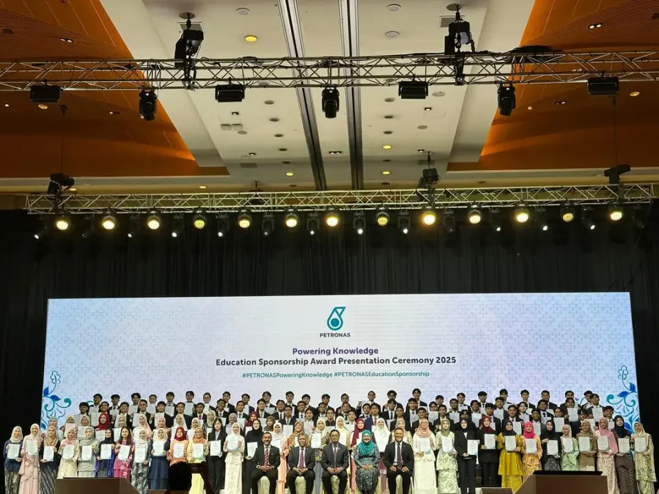 PETRONAS Taja Lebih 650 Pelajar Cemerlang, Labur RM319 Juta