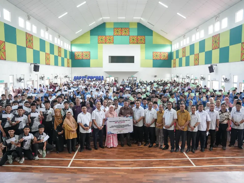 Lebih 1,500 Pelajar Hulu Terengganu Terima Bantuan One-Off Yayasan Terengganu