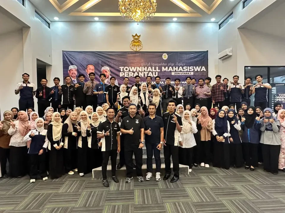 ADUN Pengkalan Berangan Santuni Mahasiswa UUM