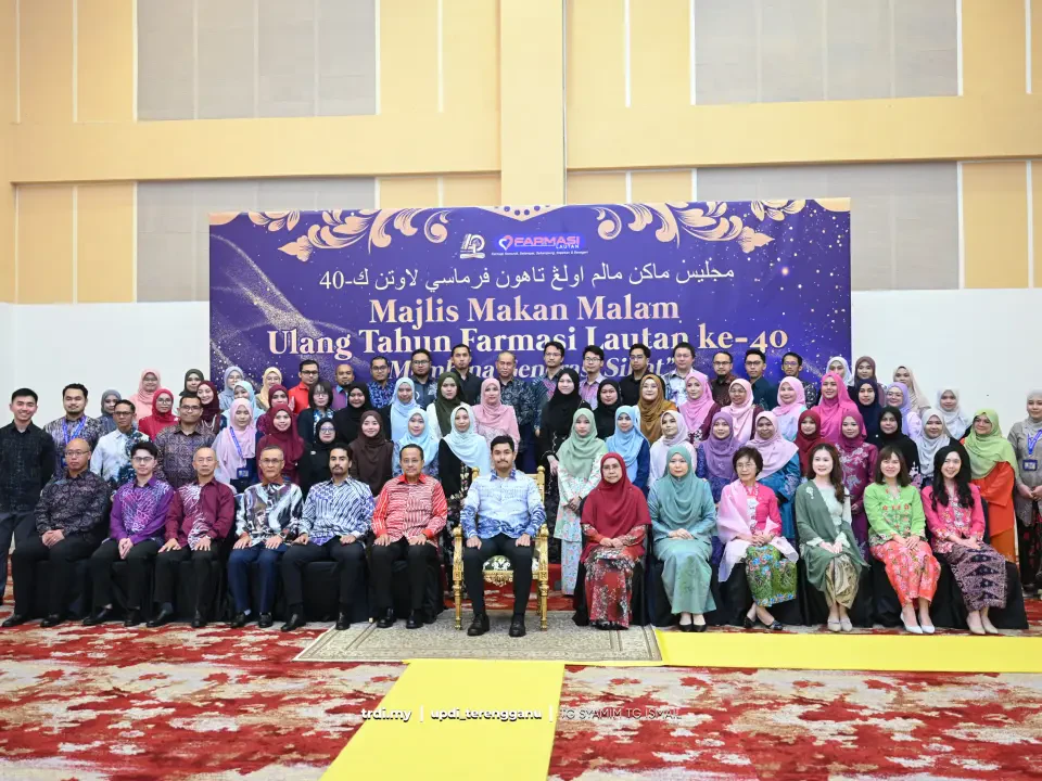 Majlis Makan Malam sempena sambutan ulang tahun ke-40 Farmasi Lautan, yang berlangsung di Raia Hotel & Convention Center