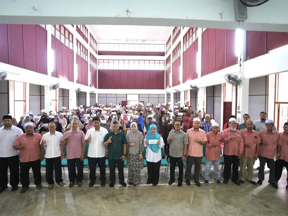 Air Mata Lega di Jabi - 134 Asnaf Terima Bantuan RM20,000