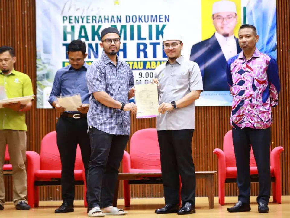 180 Penduduk Terima Hak Milik Tanah Yang Dinanti Bertahun