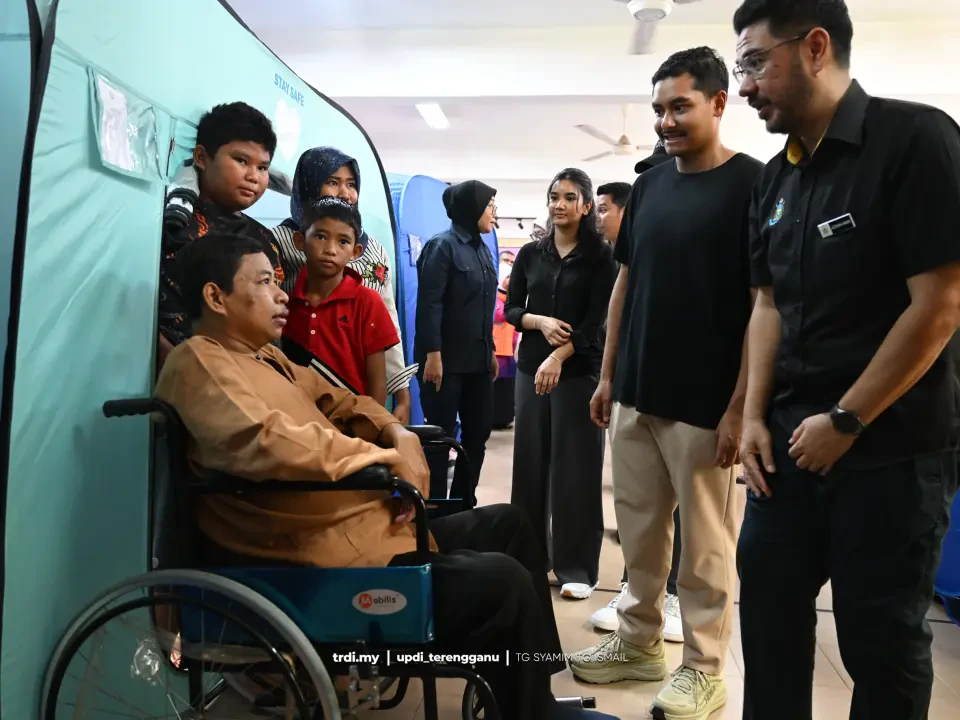 Keberangkatan Duli Yang Teramat Mulia Yang Di Pertuan Muda Terengganu Ke Pusat Pemindahan Sementara (PPS) Daerah Marang, Kuala Terengganu dan Kuala Nerus.