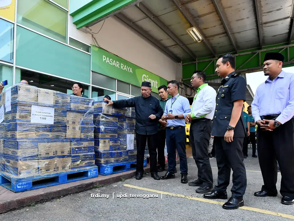 Giant Salur Bantuan Mangsa Banjir Terengganu