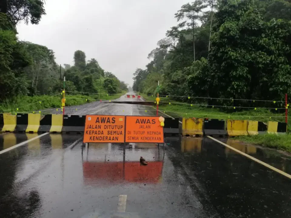Tanah Runtuh : Jalan Aring 8–Kenyir–Kuala Jeneris Ditutup