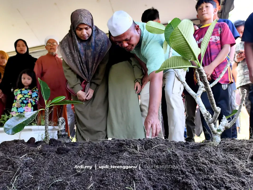 Jenazah Kanak-Kanak Lemas di Pantai Sauh Selamat Dikebumikan