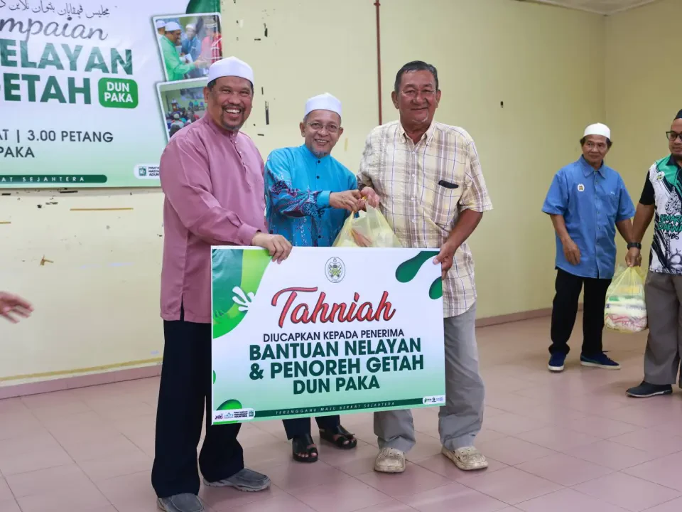 129 Nelayan, Penoreh Getah DUN Paka Terima Sumbangan Tahunan