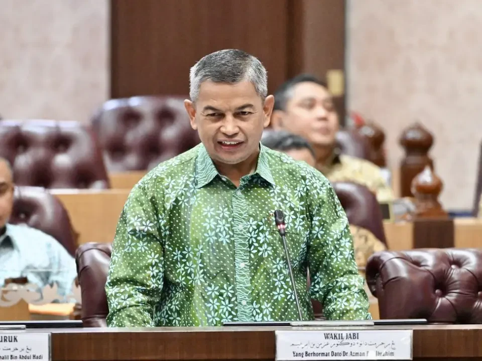 'Rakyat Tak Minat Tahu Bidang Kuasa Siapa, Mereka Mahu Penyelesaian' - Dr Azman