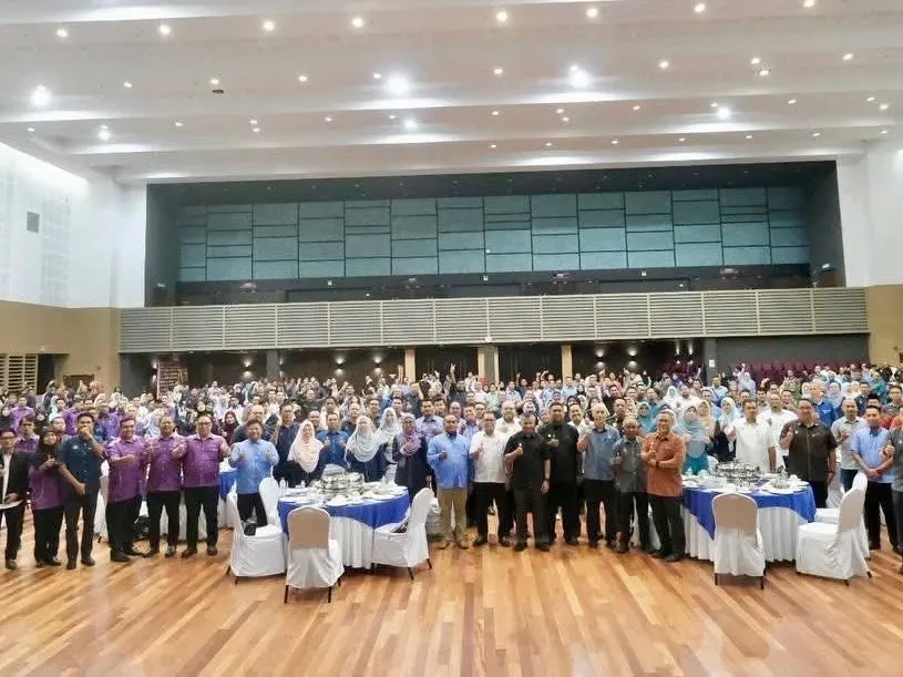 ‘Anggap rakyat seperti keluarga sendiri’ - Dr Azman