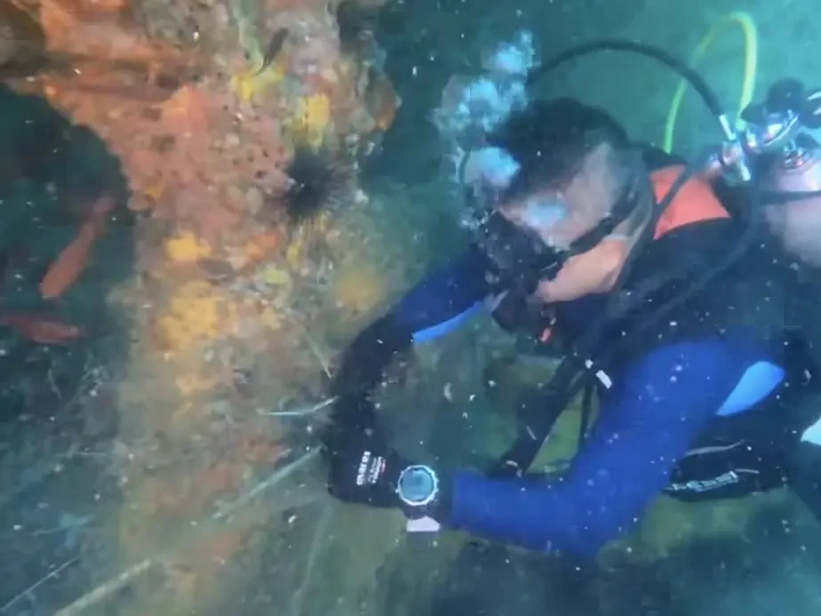 Sisa Pukat Tunda Jejas Tukun, Dr Azman Terjun Laut 20 Meter Demi Nelayan