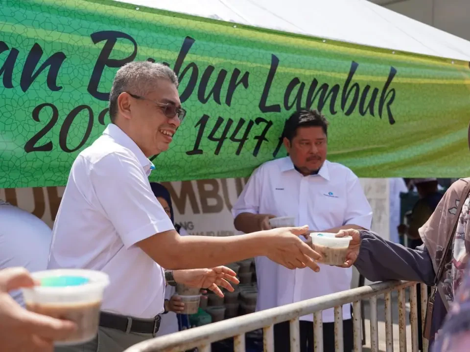 3,000 Bubur Lambuk Laris, Tradisi Ramadan Terengganu Inc Tarik Perhatian   