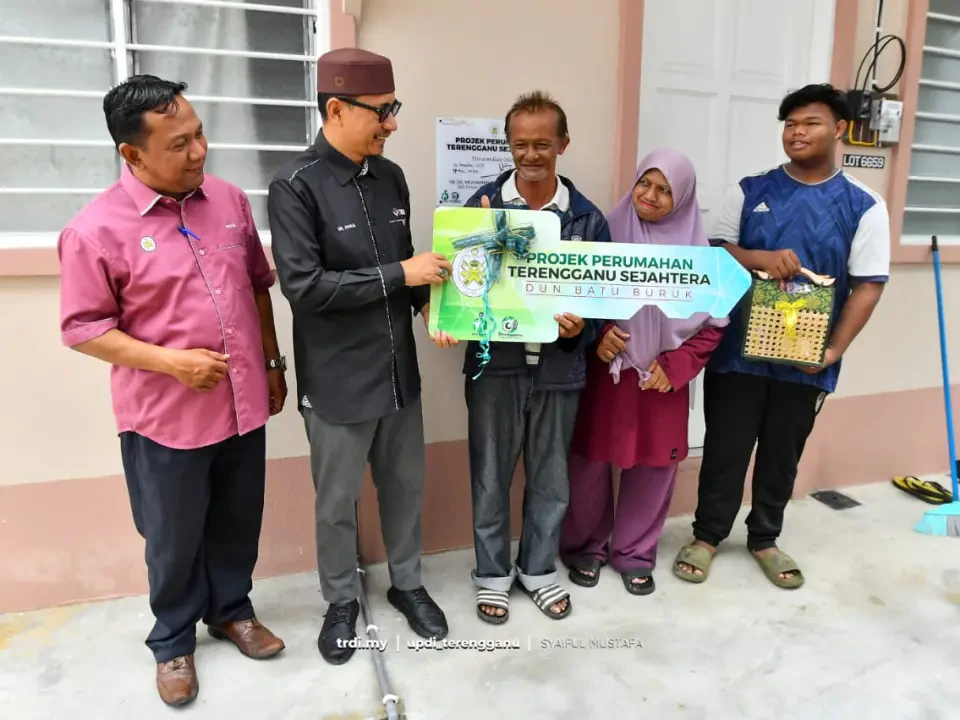 'Syukur, Rumah Usang Berganti Baru Menjelang Hari Raya' - Warga Emas