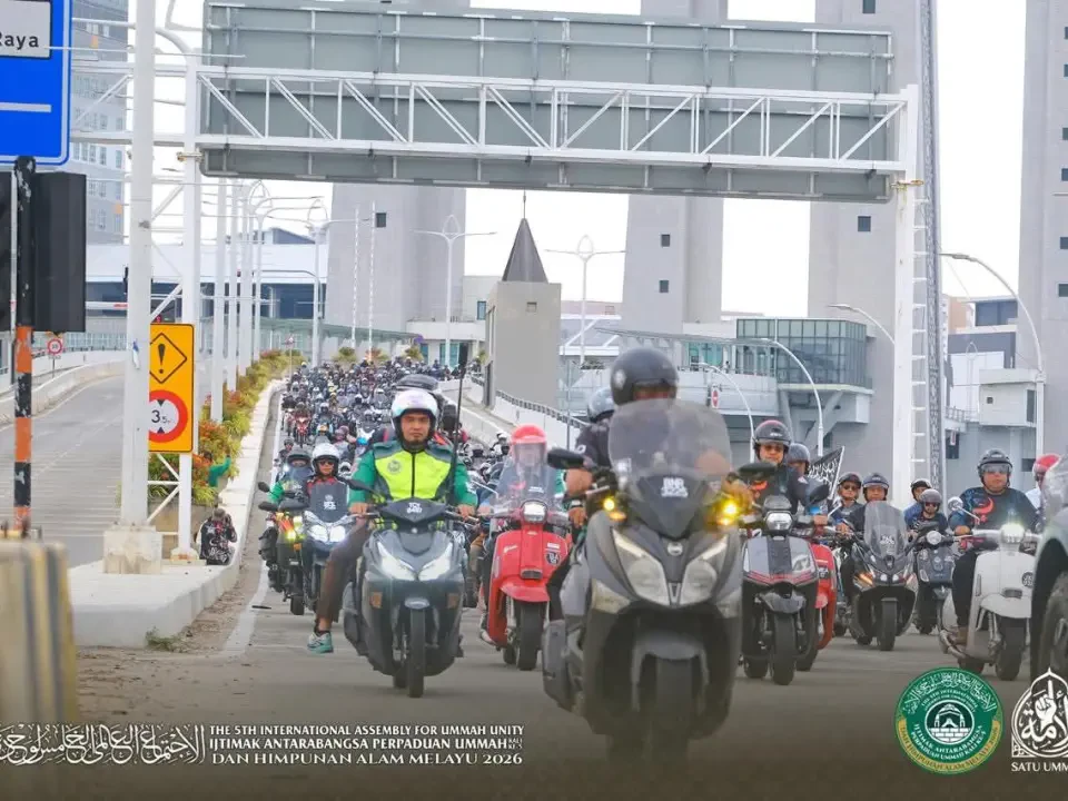 1,000 Pemuda 'Turun' Iringi Empat Menteri Besar 