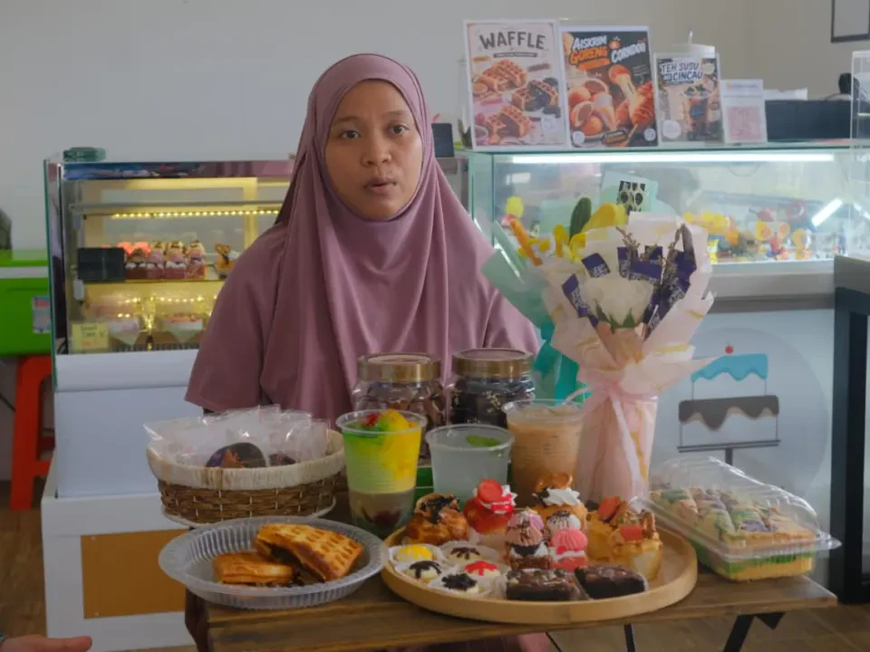 Kedai Kek Dalam Kampung Tawar Harga Bajet