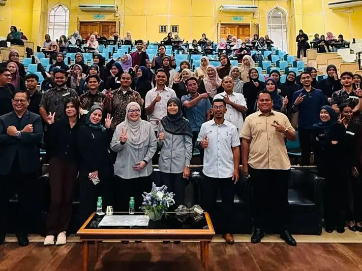 Mahasiswa UniSZA Bentang Strategi Komunikasi Digital Kepada PMINT