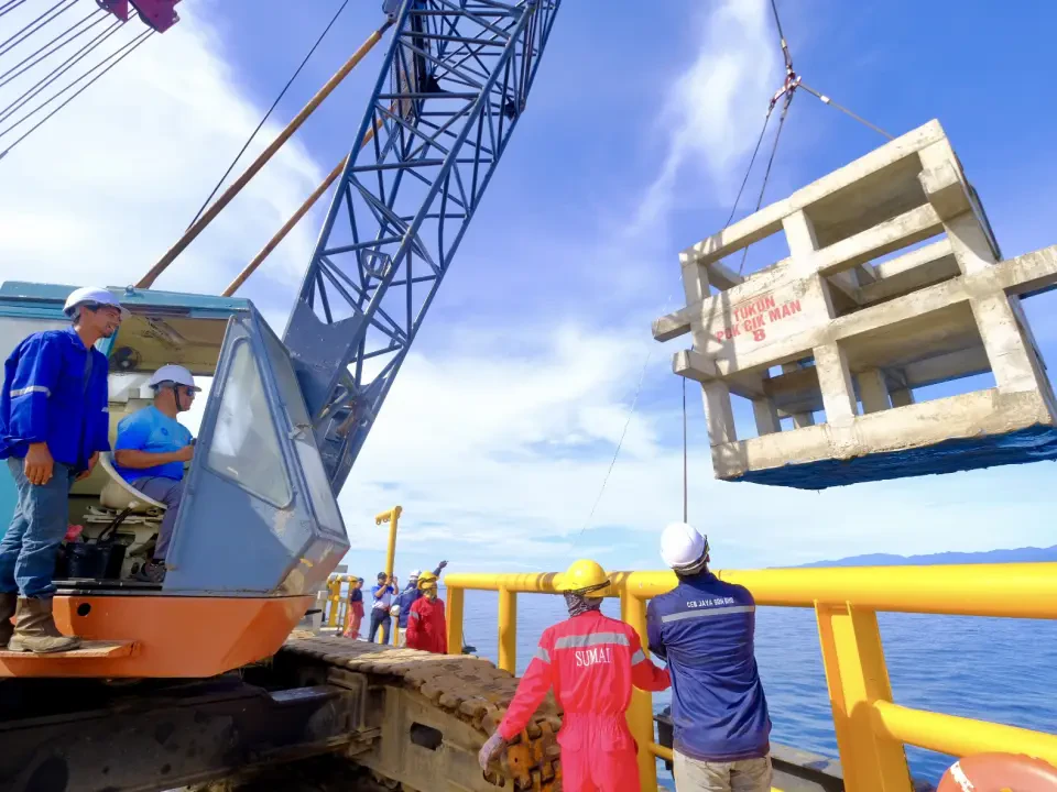Cabaran Labuh Tukun 17 Tan: 'Silap Langkah, Kren Boleh Jadi Tukun Di Dasar Laut'