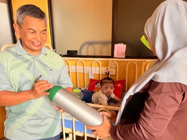 ADUN Jabi Sumbang Tong Oksigen Bantu Rawatan Adik Nasrulhaq di HUSM