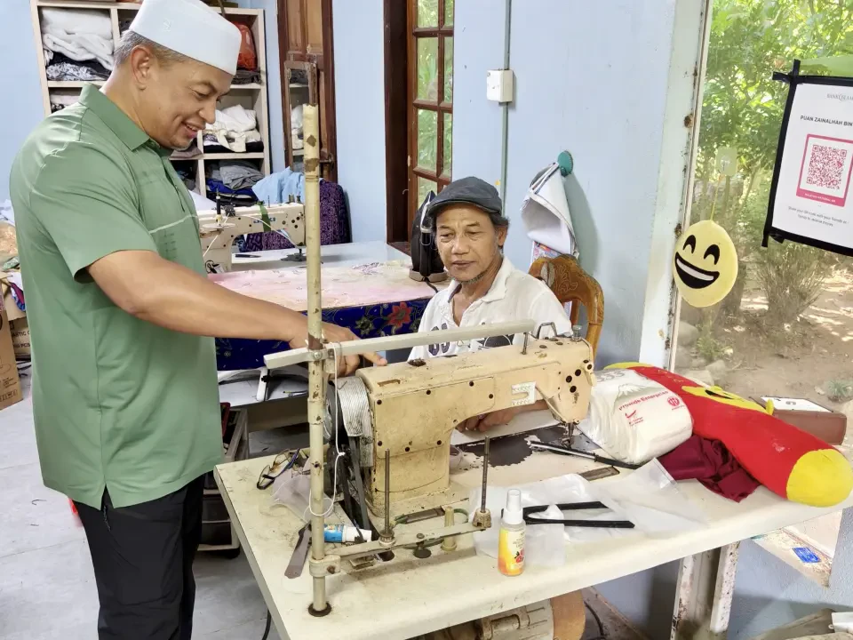Sifu Repair Jeans Gong Nangka Bakal Terima Mesin Jahit Baharu
