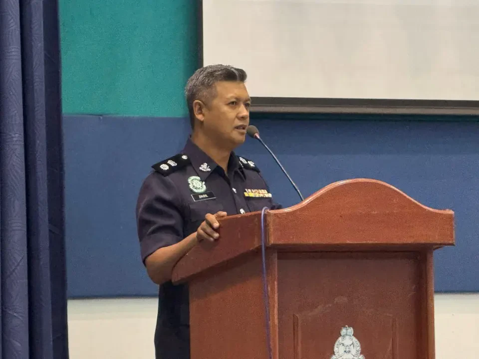 Pemandu Kancil Maut Selepas Bertembung Dengan Lori Di Setiu