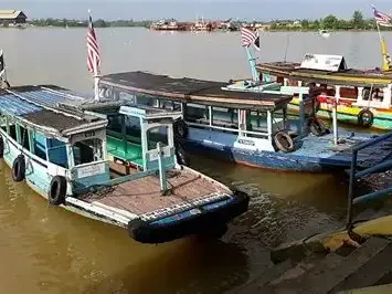 E-Boat Penambang Seberang Takir Bukan Ganti Bot Tradisional
