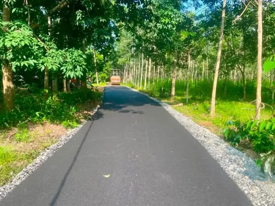 Jalan Tanah Bertukar Tar, Keselesaan Penoreh Getah Turut Diberi Perhatian