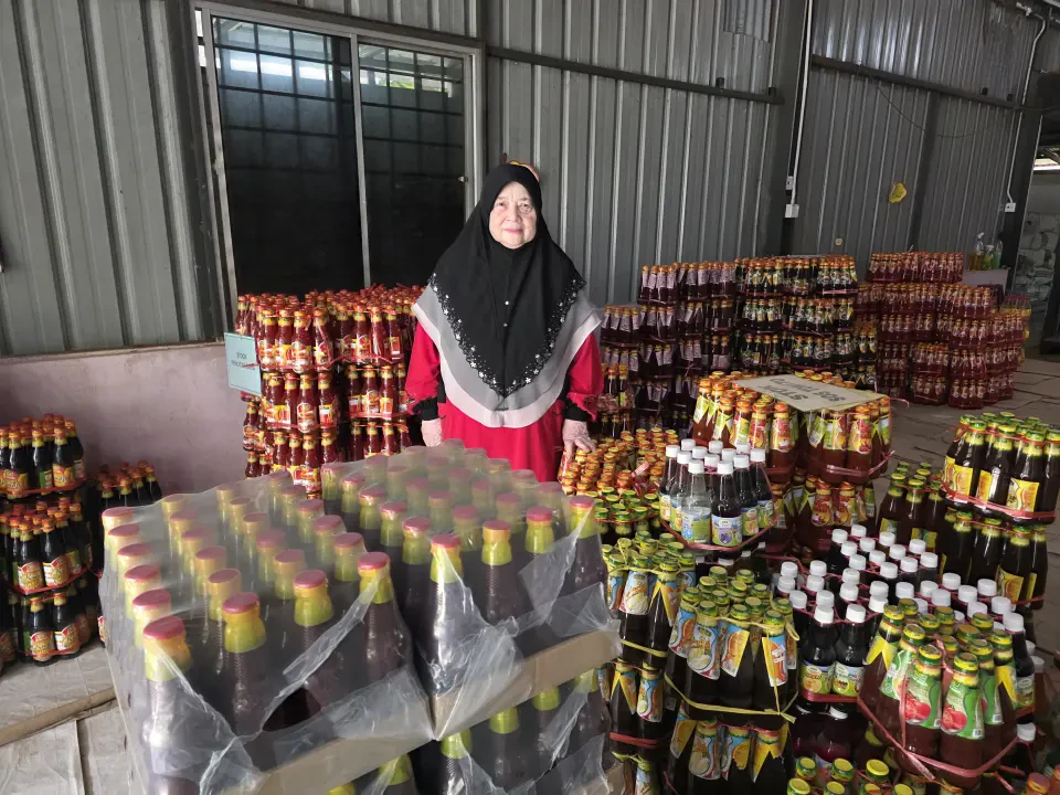 25 Tahun Sos Laris Hajah Hasmah Cekal Pertahan Legasi Arwah Suami