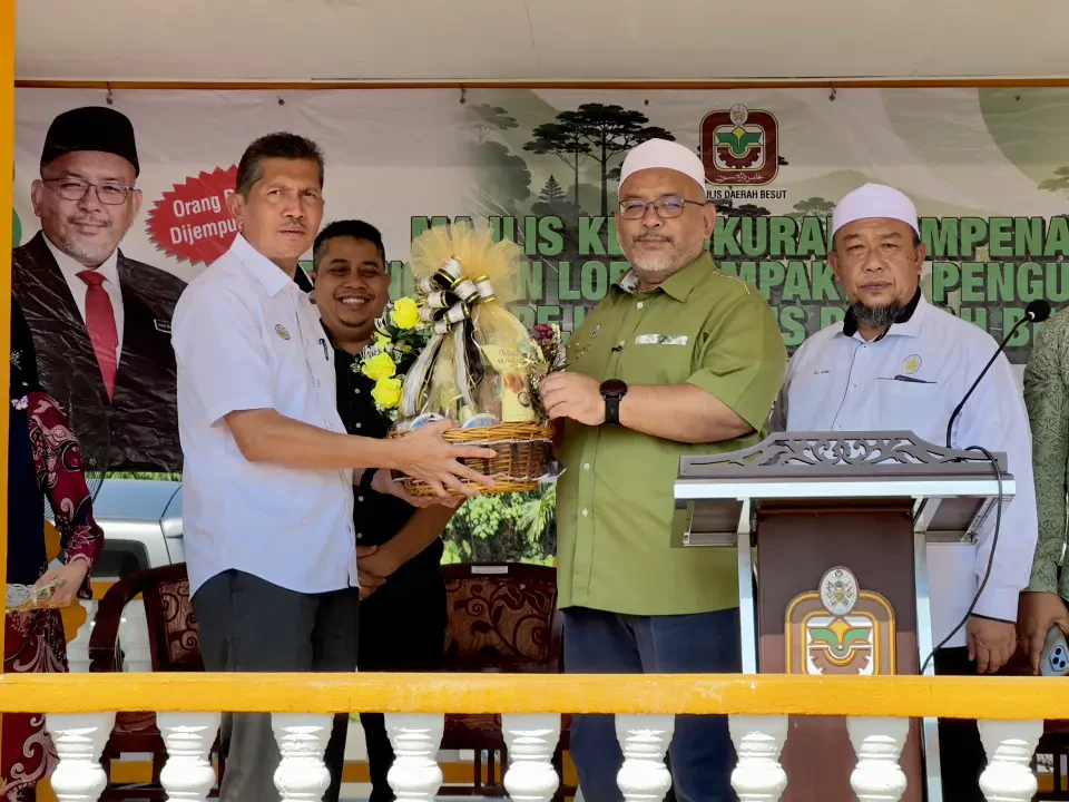 MDB PBT Pertama Terengganu Guna Lori Kompaktor Baharu Setiap Zon