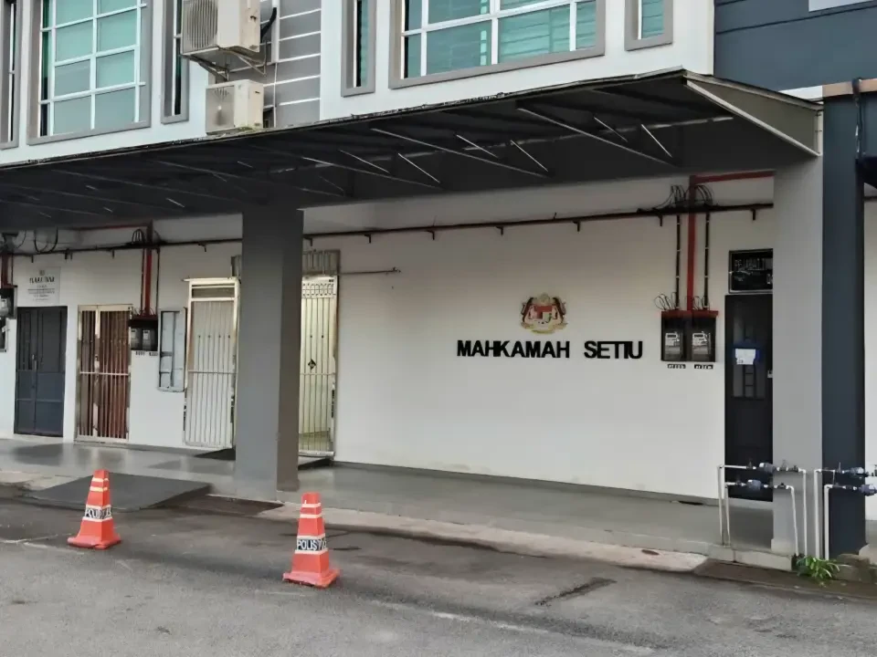 Sepasang Kekasih Mengaku Tidak Bersalah Rompak Warga Emas