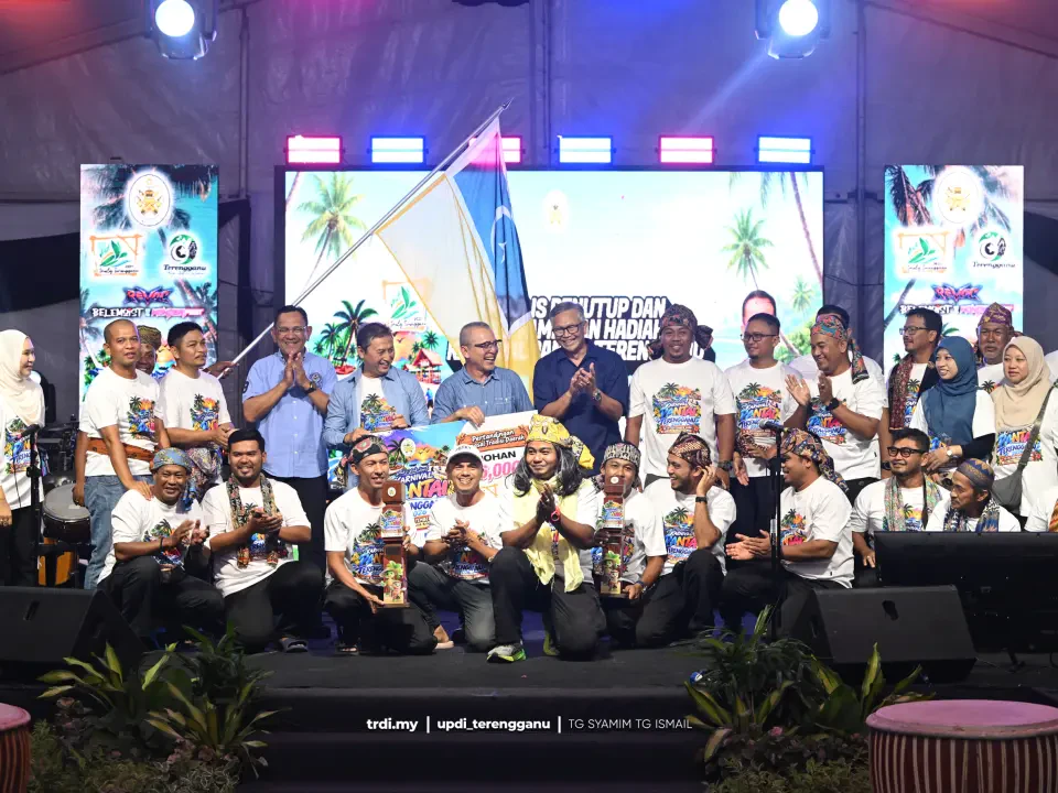 Kuala Terengganu Juara Bangsal Tradisi Karnival Pantai 2026