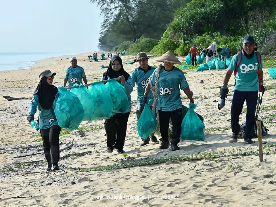 GPI Kutip 556Kg Sampah Sambut Kepulangan Penyu Belimbing 